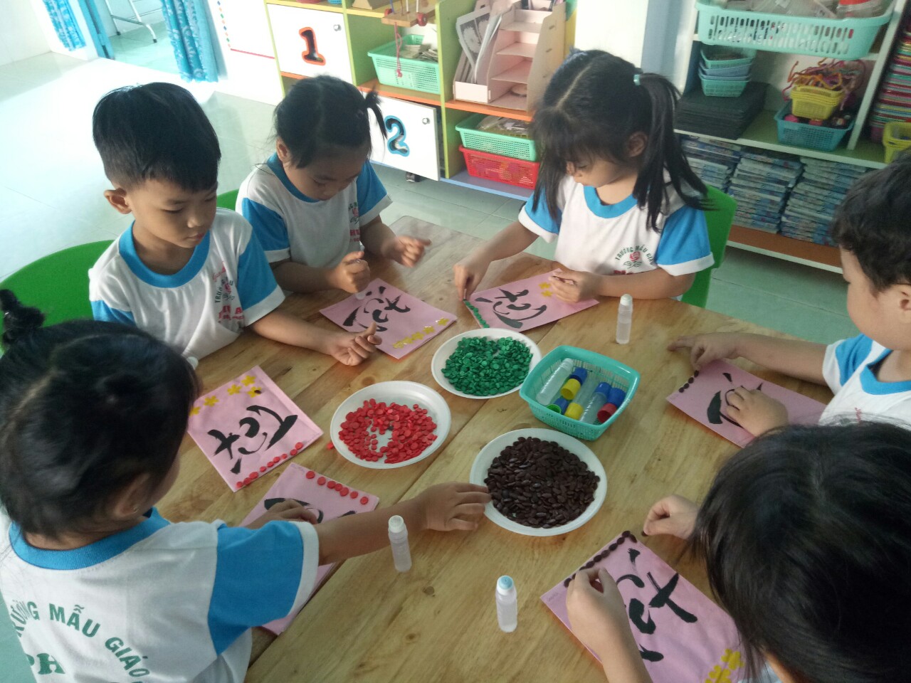 MỘT SỐ ĐẶC ĐIỂM CỦA MÔI TRƯỜNG LỚP HỌC