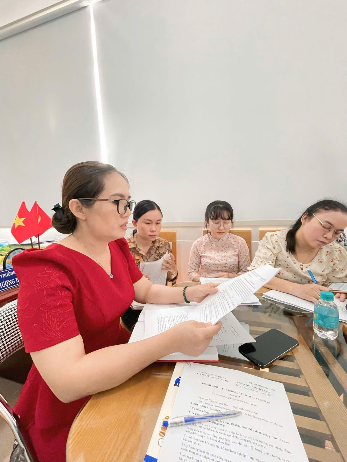 CHI BỘ TRƯỜNG MẦM NON PHÚ AN TỔ CHỨC HỘI NGHỊ KIỂM ĐIỂM, ĐÁNH GIÁ, XẾP LOẠI CHẤT LƯỢNG TẬP THỂ CHI UỶ, CHI BỘ,  NĂM 2025