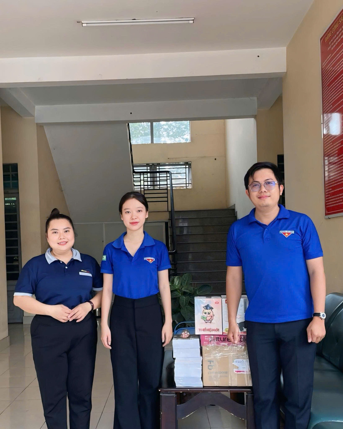 CHI ĐOÀN CÙNG CÁN BỘ – GIÁO VIÊN – NHÂN VIÊN TRƯỜNG MẦM NON PHÚ AN HƯỚNG VỀ TRẺ EM VÙNG LŨ